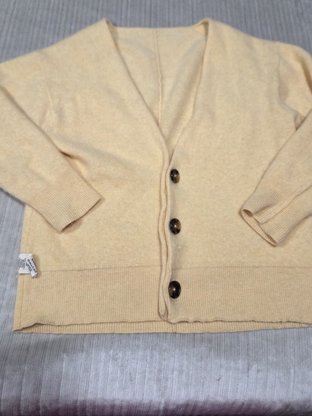 Free People Pale Yellow V-Neck 100% cashmere